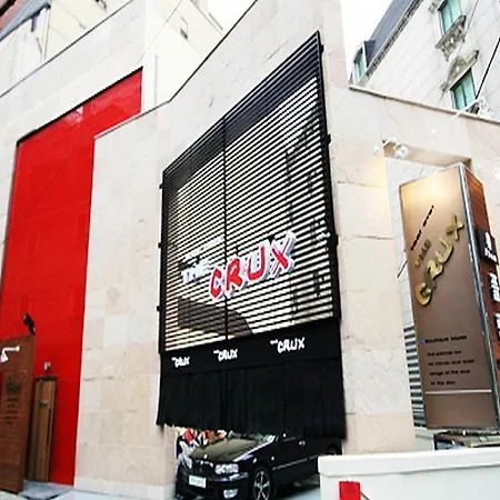 Crux Hotel